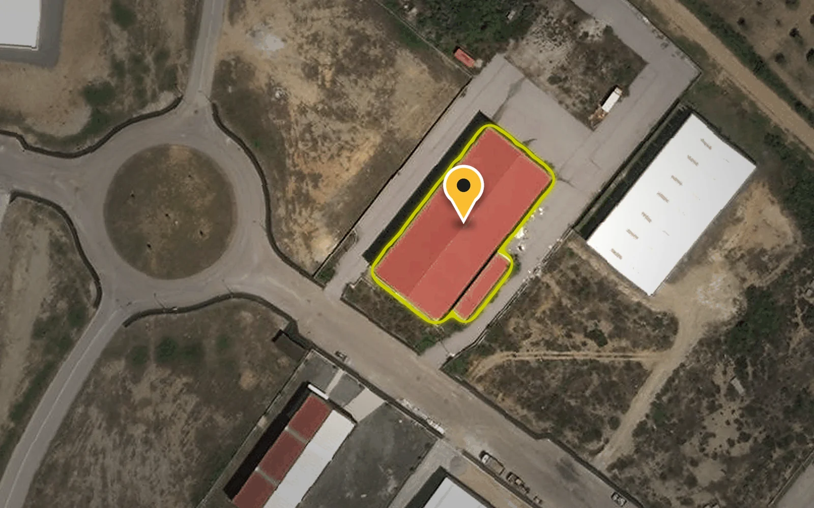 Vista aérea do edifício de embalamento e armazém no Lote 51 da Zona Industrial de Macedo de Cavaleiros